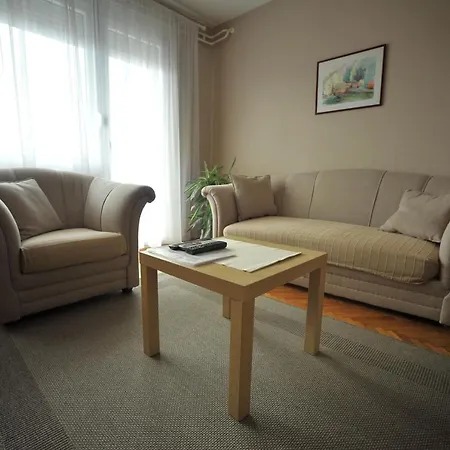 Rada Apartment *